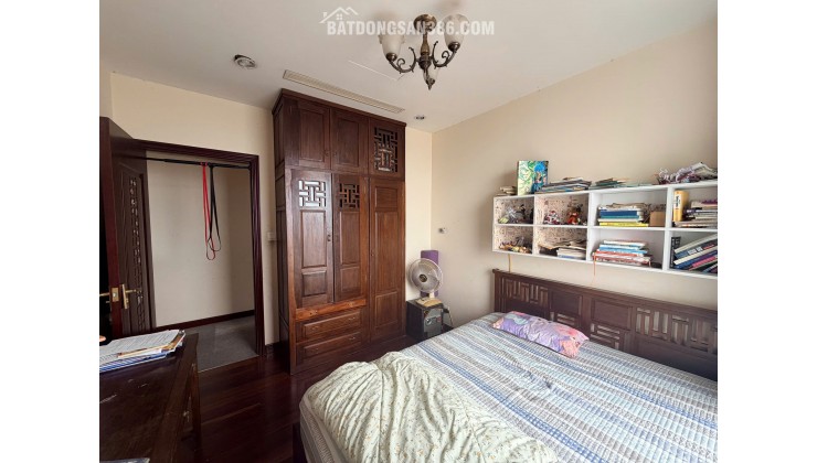 Chính chủ cho thuê căn hộ Chung cư Royal city, căn góc